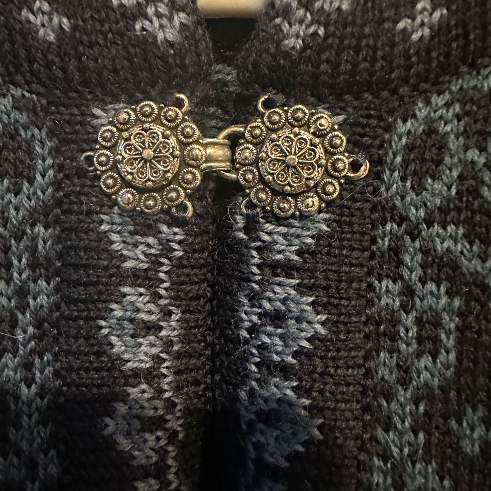 Stunning Women's Nordstrikk wool cardigan, size Large EUC - Picture 4 of 4